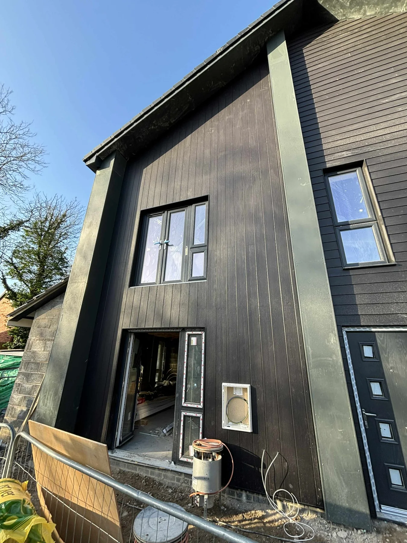 Vertical rainscreen cladding